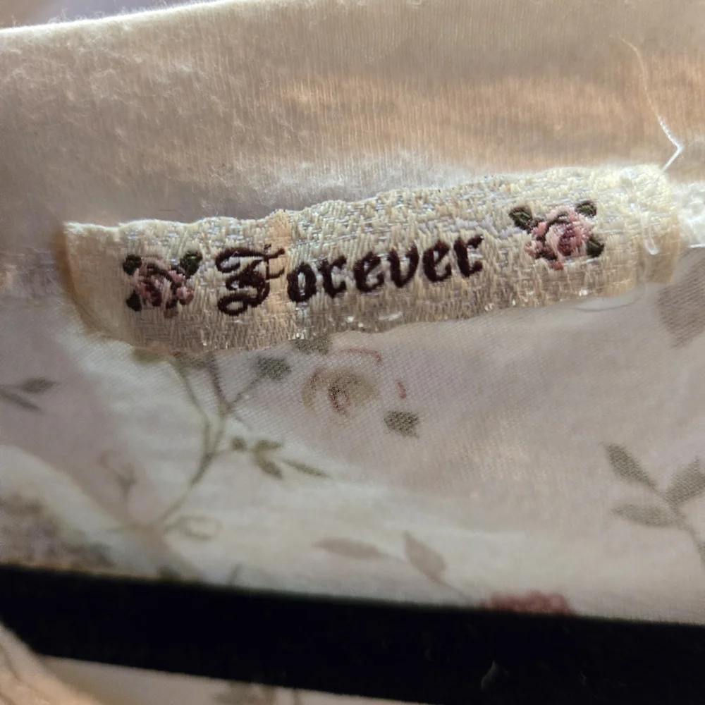 Forever 21 Ivory Floral Short Sleeve Tee - Picture 4 of 6